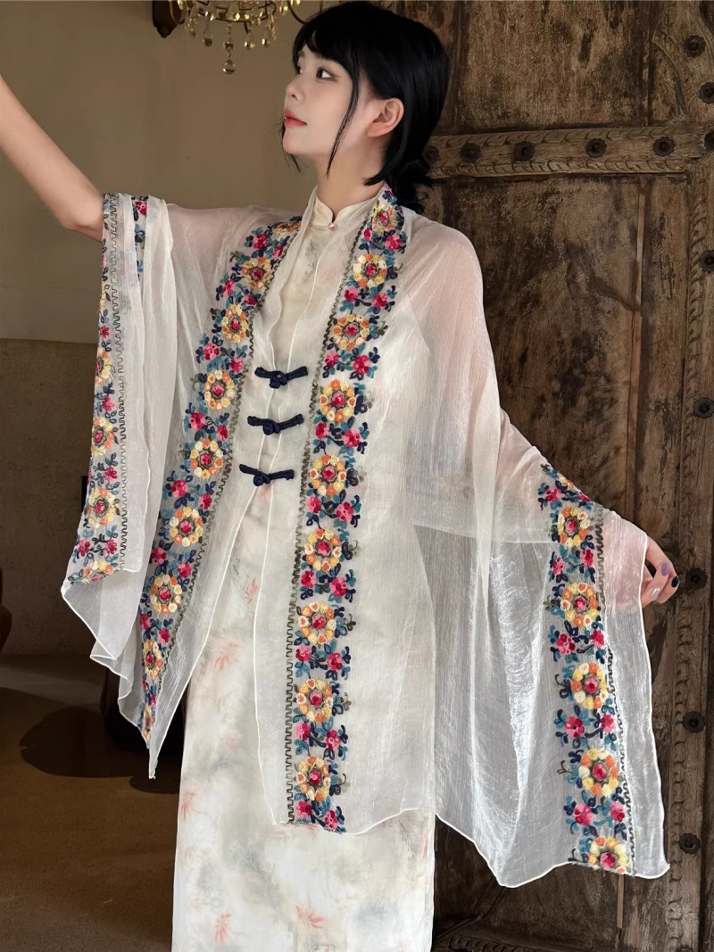 Ethnic Fashion Photography - 2025 Estate Nuovo Fiore Ricamo Scialle