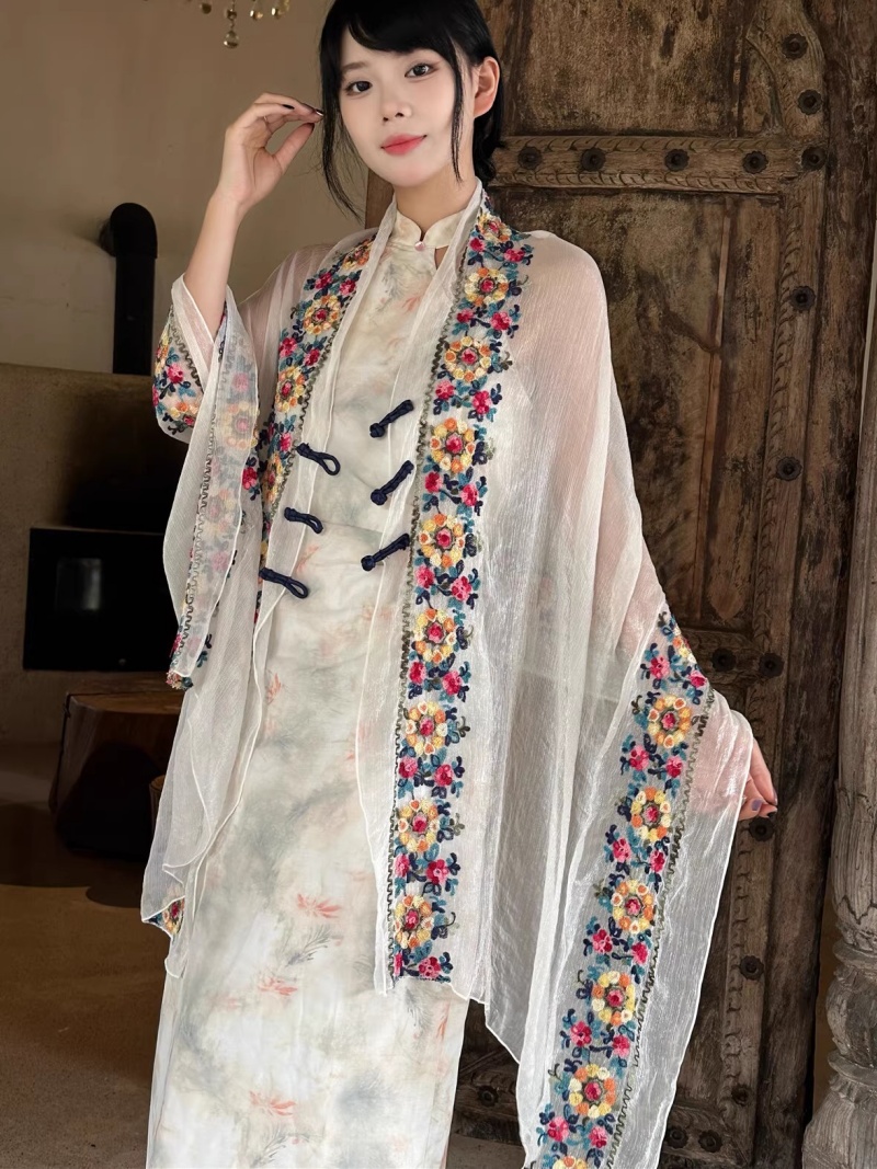2025 Estate Nuovo Fiore Ricamo - Ethnic Fashion Photography recensione e prezzo