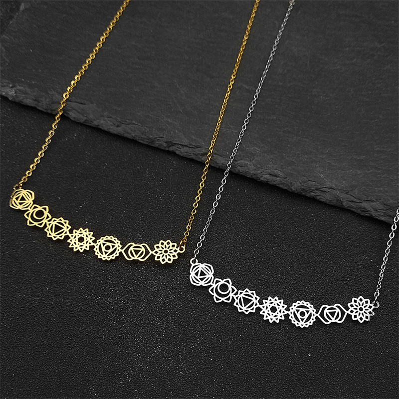Collana con ciondolo fiore di  - Ethnic Day Fashion Show recensione e prezzo